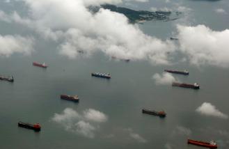 Vor dem Panamakanal stauen sich die Containerschiffe (Wikipedia)
