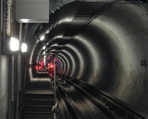 Im ECommerce-Umfeld ist es eher der nherkommende Zug, der das Licht im Tunnel macht (Bild: Downtowngal)