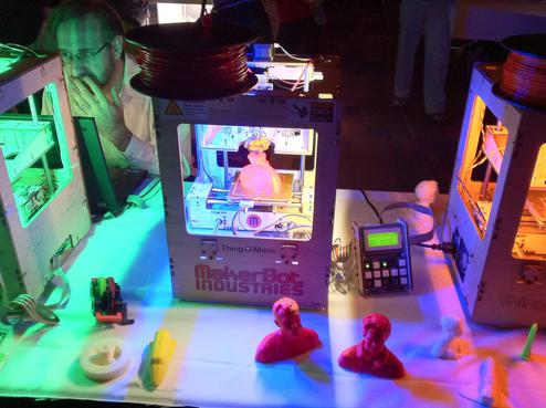 Ein 3D-Drucker in Aktion (Bild: Keepitsurreal Flickr)
