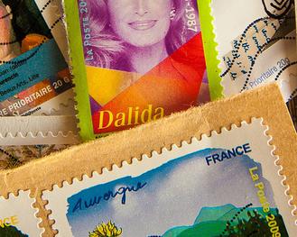 Briefmarken kann jeder kleben - hier geht es um anspruchsvolle Mailings: 14 EMail-Tools hat iBusiness unter die Lupe genommen und nach ihrer Excellence und Ausrichtung bewertet. (jackmac34 / pixabay.com)