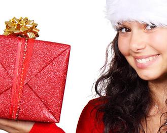 Wrden Sie dieser Frau ein Weihnachtsgeschenk abkaufen? (PublicDomainPictures/Pixabay)